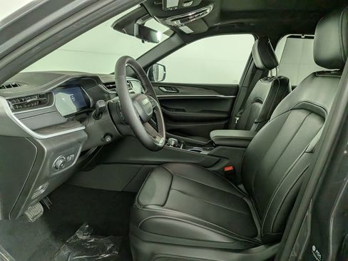 New 2025 Jeep Grand Cherokee Limited w/ Luxury Tech Group II image 16