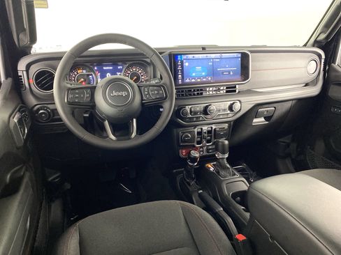 Used 2025 Jeep Wrangler Unlimited Rubicon w/ Convenience Group AWD/4WD image 18