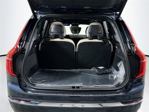 Used 2026 Volvo XC90 B6 Plus w/ Protection Package Premier image 16