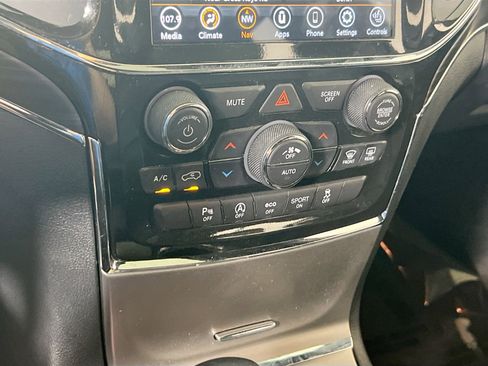 Used 2022 Jeep Grand Cherokee Limited image 15