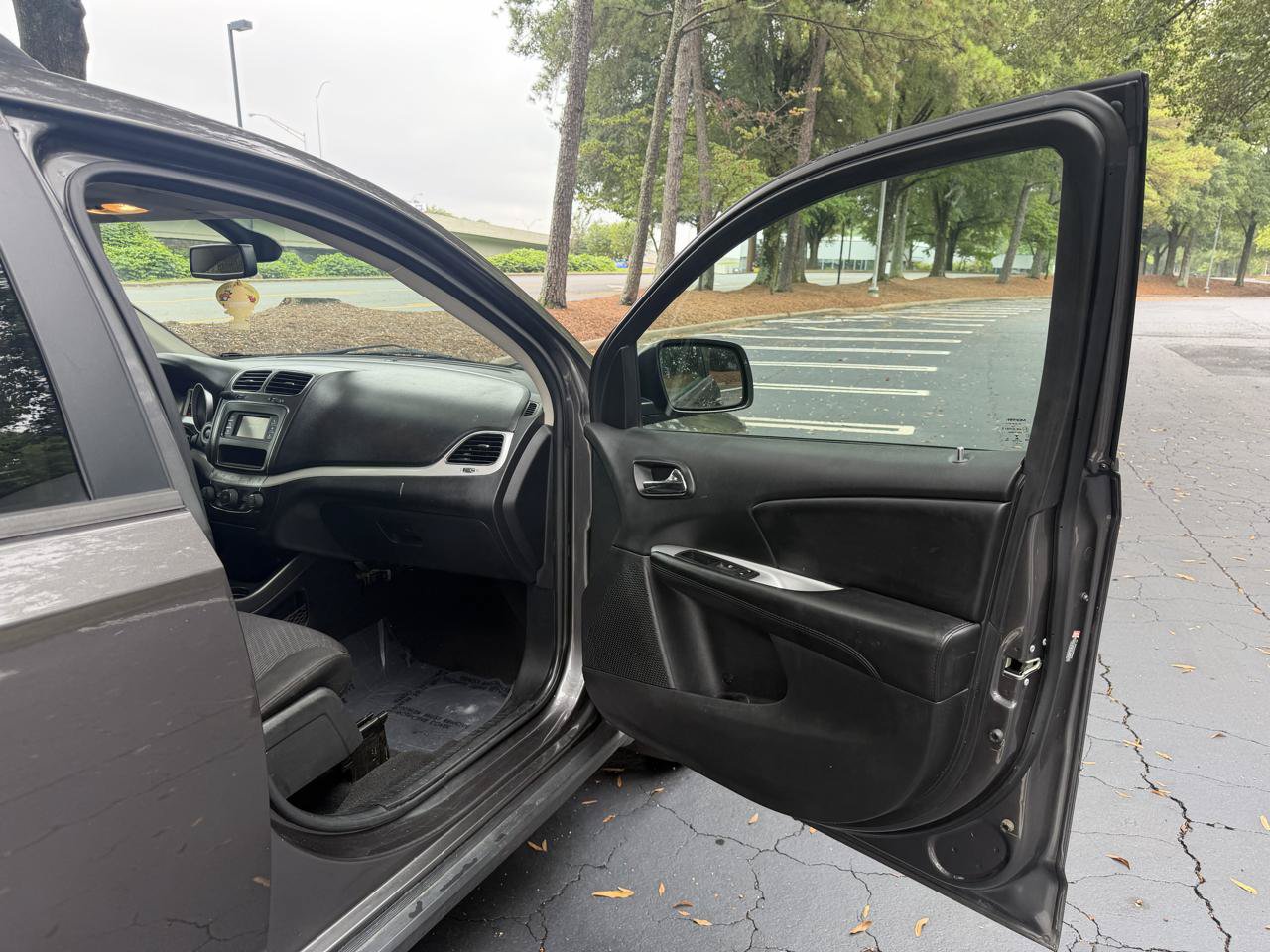 Used 2020 Dodge Journey SE w/ Blacktop Package FWD image 16
