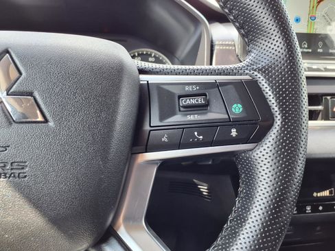 Used 2024 Mitsubishi Outlander SE FWD image 18