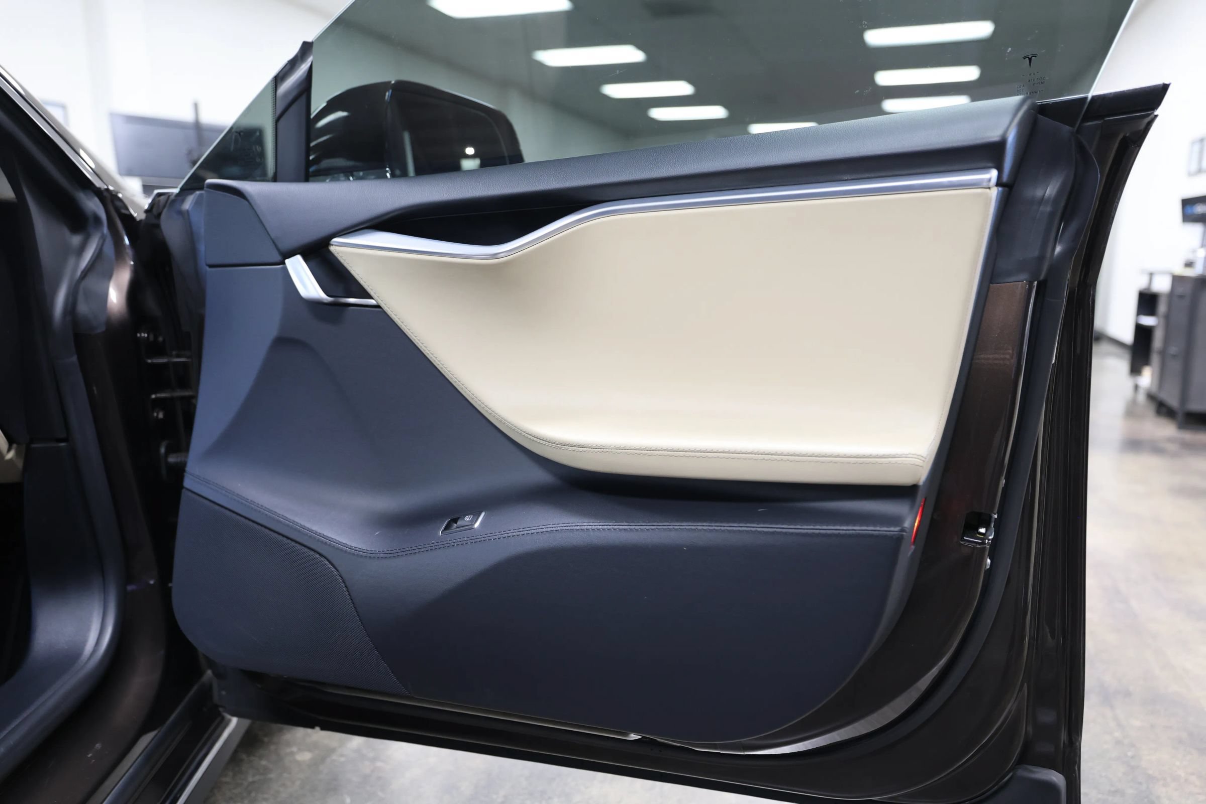 Used 2013 Tesla Model S Performance RWD image 36