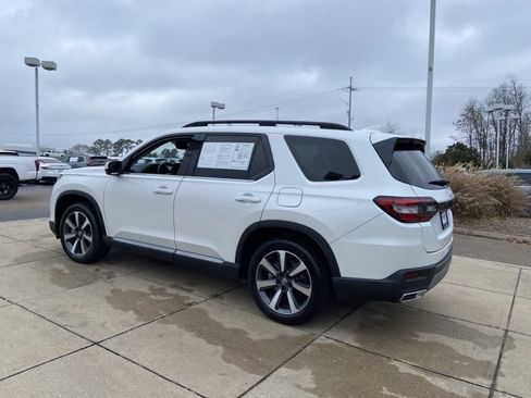 Used 2023 Honda Pilot Touring image 7