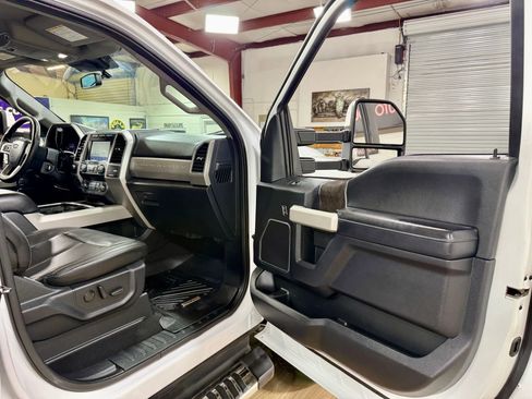 Used 2020 Ford F250 Lariat w/ Lariat Value Package AWD/4WD image 18