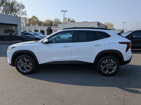 Used 2025 Chevrolet Trax LT image 7