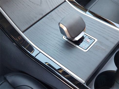 Used 2025 Land Rover Range Rover Velar S image 20