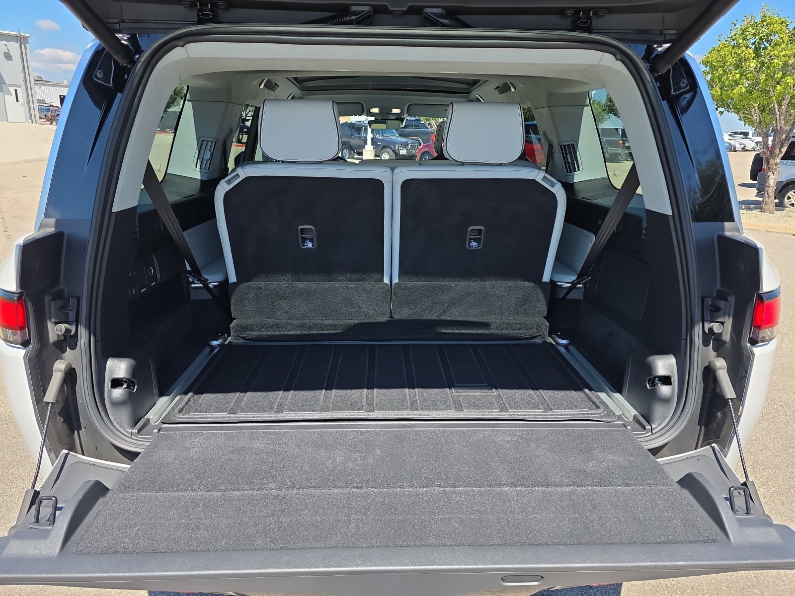 Used 2024 Rivian R1S Adventure Quad AWD/4WD image 30