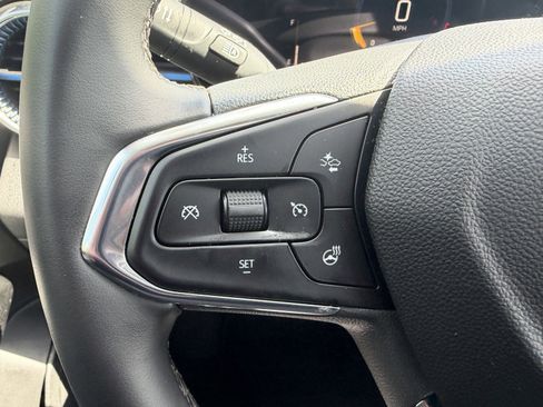 Used 2025 Chevrolet Trax LT w/ LT Convenience Package FWD image 23