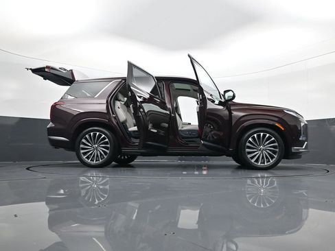 Used 2023 Hyundai Palisade Calligraphy image 32