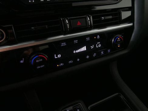 Used 2024 Nissan Pathfinder SV AWD/4WD image 28