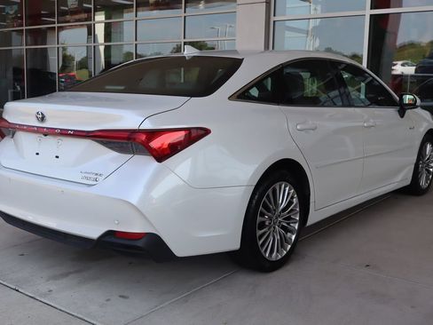 Used 2021 Toyota Avalon Limited w/ Advanced Safety Package FWD image 9