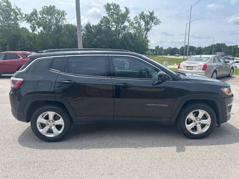 Used 2018 Jeep Compass Latitude FWD image 4