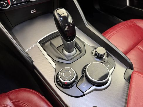 Used 2018 Alfa Romeo Giulia AWD image 28