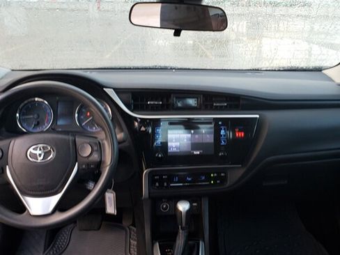 Used 2018 Toyota Corolla LE FWD image 9