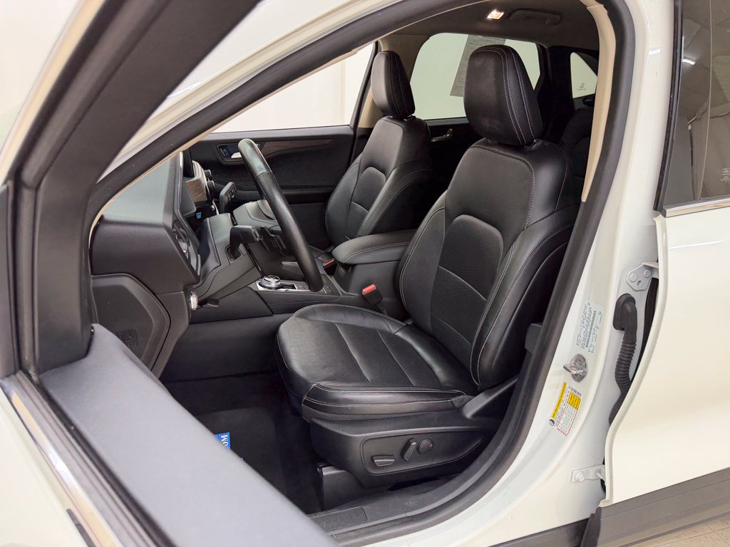 Used 2020 Ford Escape Titanium AWD/4WD image 18