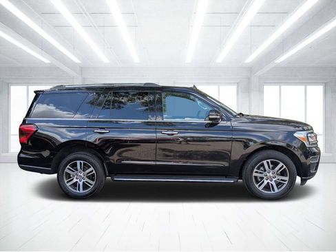 Used 2022 Ford Expedition Limited RWD image 2