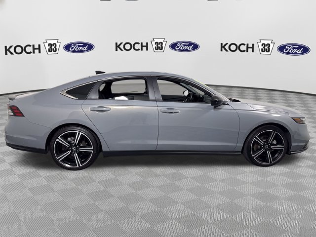 Used 2025 Honda Accord Sport image 9
