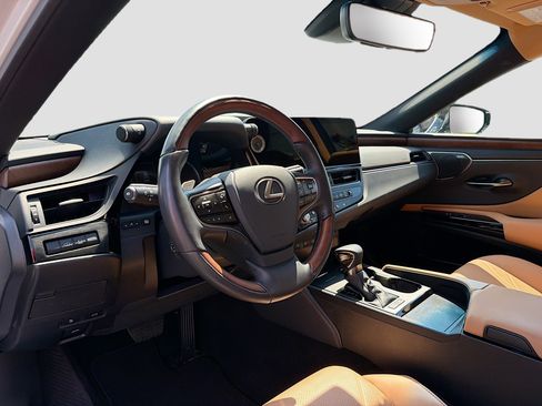Certified 2024 Lexus ES 300h w/ Accessory Package (Z2) FWD image 4