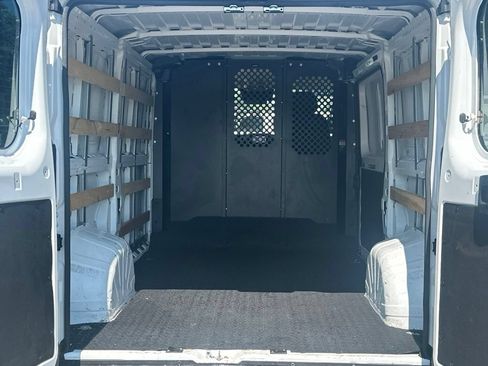 Used 2025 RAM ProMaster 2500 w/ U-Haul Equipment Group FWD image 31
