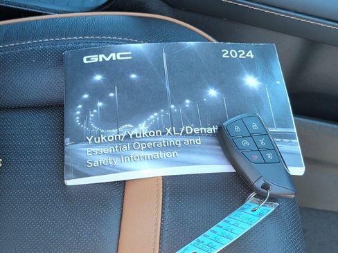 Used 2024 GMC Yukon AT4 AWD/4WD image 43