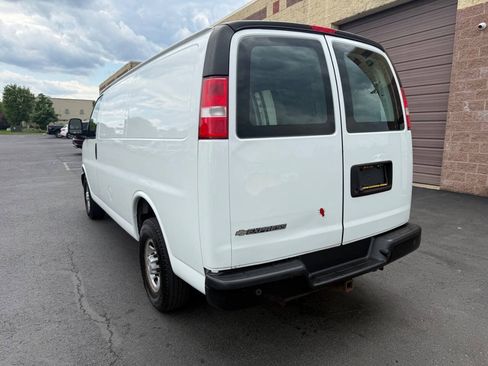 Used 2018 Chevrolet Express 2500 RWD image 14