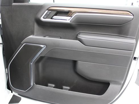 Used 2022 Chevrolet Silverado 1500 LT AWD/4WD image 24