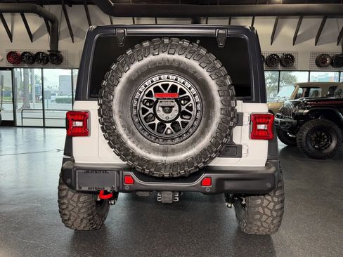 Used 2024 Jeep Wrangler Unlimited Rubicon w/ Capability Package image 11