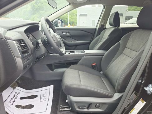 Used 2025 Nissan Rogue SV FWD image 11