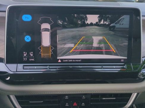 Used 2025 Volkswagen Atlas SE AWD/4WD image 19