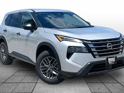 Used 2024 Nissan Rogue S FWD image 2