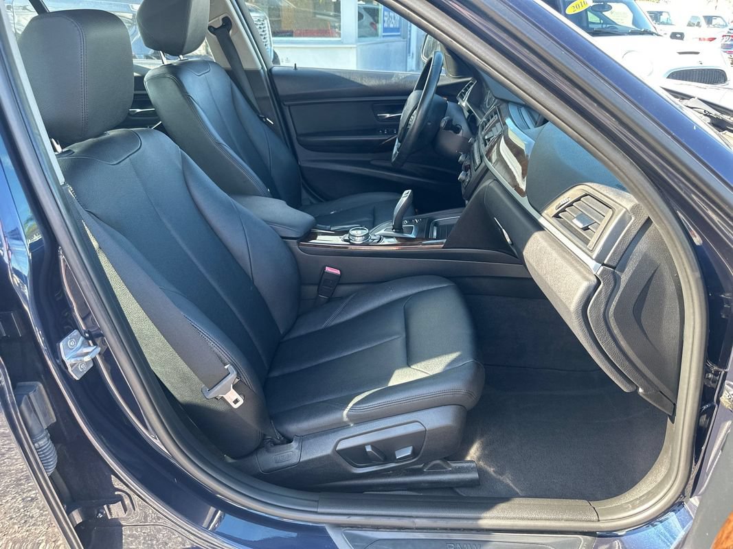 Used 2014 BMW 320i xDrive Sedan AWD/4WD image 32
