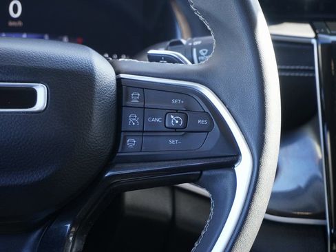 Used 2023 Jeep Grand Cherokee L Laredo image 15