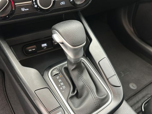 Used 2025 Kia Soul LX w/ LX Technology Package FWD image 20