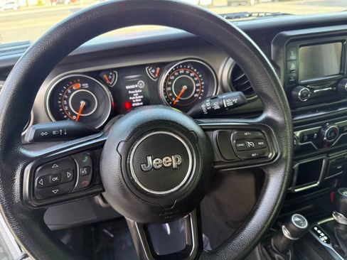 Used 2018 Jeep Wrangler Unlimited Sport image 12