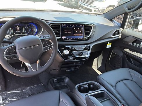 New 2027 Chrysler Pacifica LX FWD image 21