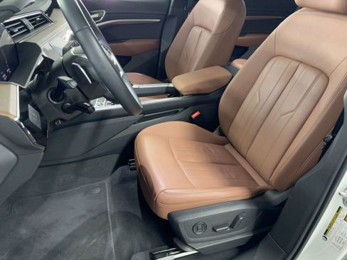 Used 2024 Audi Q8 e-tron Premium image 22