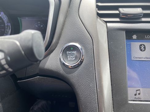 Used 2019 Ford Fusion SE FWD image 21