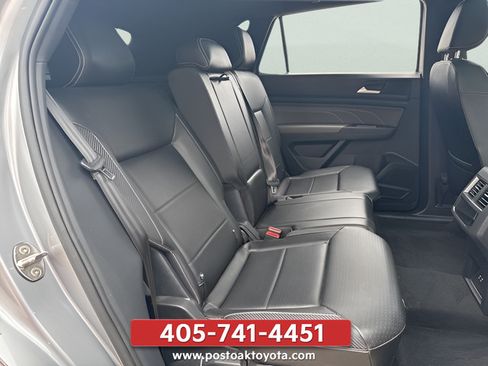 Used 2023 Volkswagen Atlas Cross Sport SE FWD image 18