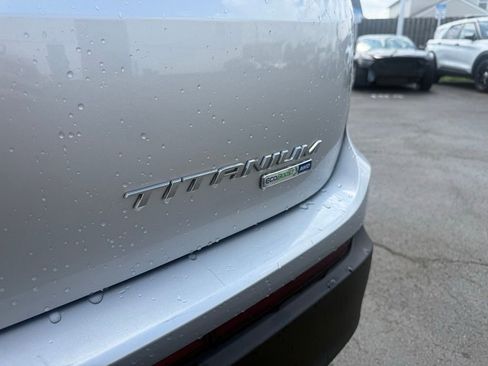 Used 2017 Ford Edge Titanium w/ Equipment Group 301A AWD/4WD image 39