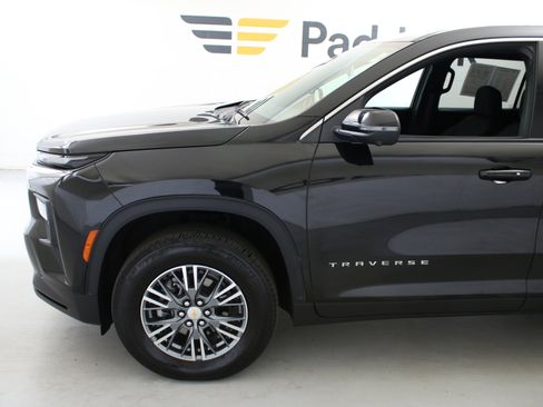 Used 2024 Chevrolet Traverse LS w/ LPO, Floor Liner Package AWD/4WD image 4