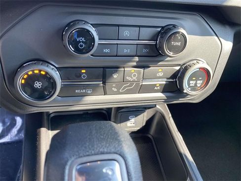 New 2025 Ford Bronco 4-Door image 14