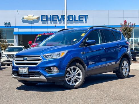 Used 2018 Ford Escape SE FWD image 1