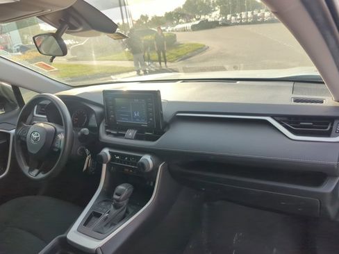Used 2021 Toyota RAV4 LE image 27
