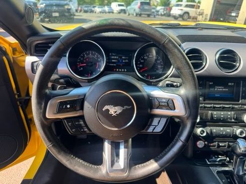 Used 2016 Ford Mustang Coupe RWD image 4