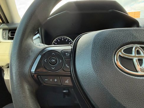 Used 2021 Toyota RAV4 XLE AWD/4WD image 25
