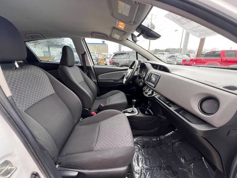 Used 2017 Toyota Yaris L image 13