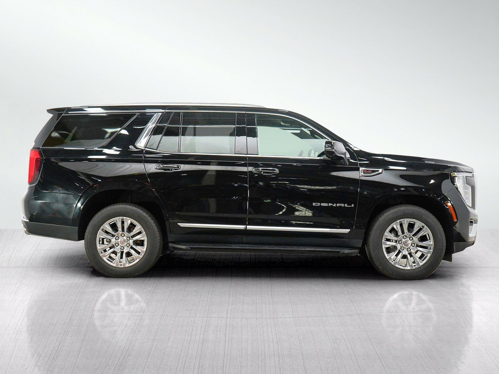 Used 2025 GMC Yukon Denali AWD/4WD image 8