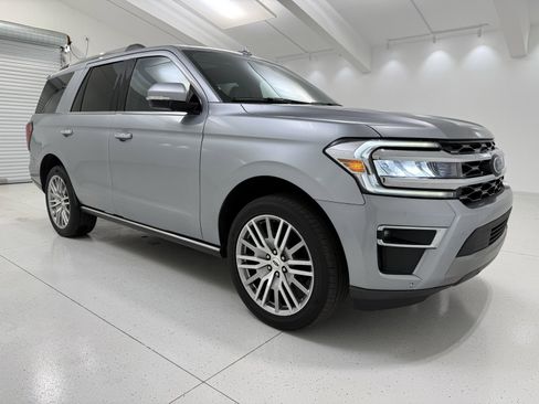 Used 2024 Ford Expedition Limited image 1