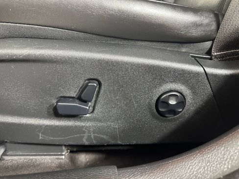 Used 2018 Chrysler 300 Limited w/ Safetytec Plus Group image 16